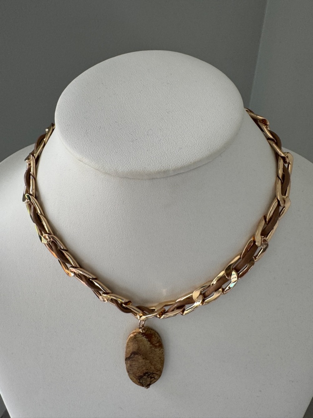 Source Unknown Gold-Tone Chain Necklace with Brown Pendant